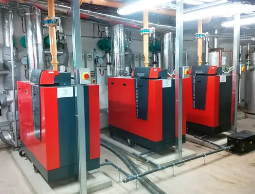 Chaufferie rénovée avec collecteurs et pompes de circulation